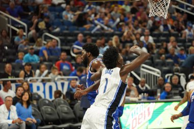 Orlando Magic 13 Ekim 2019 'da Florida, Orlando' daki Amway Center 'da Philadelphia 76ers' a ev sahipliği yaptı..  