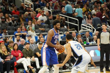 Orlando Magic 27 Aralık 2019 Cuma günü Orlando, Florida 'daki Amway Arena' da Philadelphia 76ers 'a ev sahipliği yapıyor..