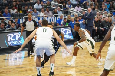 Orlando Magic, Orlando, Florida, ABD 'deki Amway Center' da Milwaukee Bucks 'a ev sahipliği yapıyor. 1 Kasım 2019.  