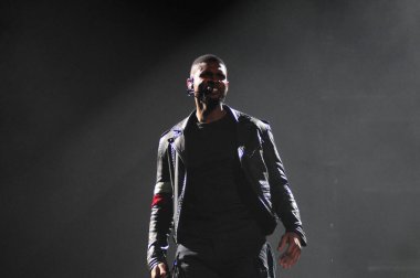R & B Şarkıcısı Usher 12 Aralık 2015 'te Orlando Florida' daki Amway Center 'da sahne alacak.. 