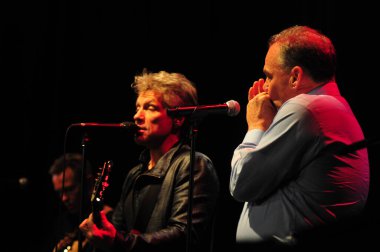 Şarkıcı Jon Bon Jovi, 5 Kasım 2016 'da St. Petersburg Florida' da Devlet Street Theater in Support of HIllary Clinton 'ın Başkan İhalesi' nde sahne alıyor.