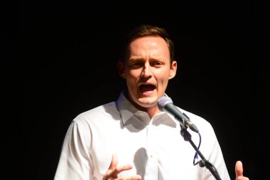 Şarkıcı Jon Bon Jovi, 5 Kasım 2016 'da St. Petersburg Florida' da Devlet Street Theater in Support of HIllary Clinton 'ın Başkan İhalesi' nde sahne alıyor.