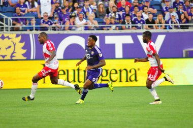 Orlando City SC, 6 Mayıs 2016 'da Orlando Florida' daki Dünya Kampı Stadyumu 'nda New York Red Bulls' a ev sahipliği yaptı..  