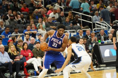 Orlando Magic 27 Aralık 2019 Cuma günü Orlando, Florida 'daki Amway Arena' da Philadelphia 76ers 'a ev sahipliği yapıyor..