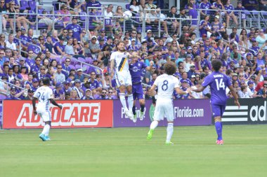 Orlando City 15 Nisan 2017 'de Florida, Orlando' daki Citrus Bowl 'da Los Angeles Galaksisine ev sahipliği yaptı..  