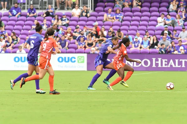 Orlando Pride, 22 Nisan 2018 'de Florida, Orlando' daki Exploria Stadyumu 'nda Houston Dash' e ev sahipliği yaptı.. 