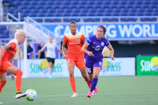 Orlando Pride sunucusu Houston Dash 23 Haziran 2016 'da Orlando Florida' daki Dünya Kampı Stadyumu 'nda..