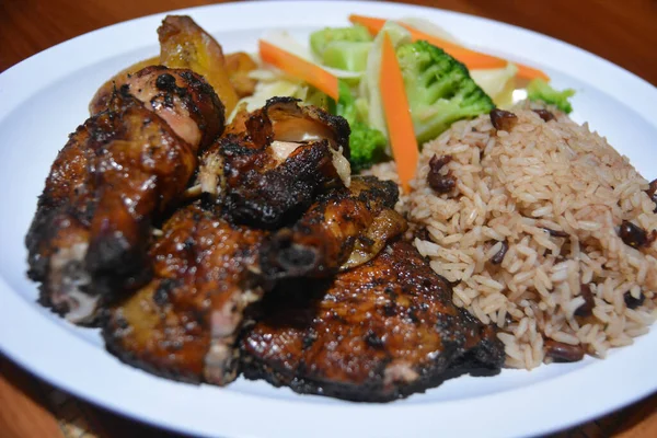 Hermoso Plato Deliciosa Comida Caribeña —  Fotos de Stock