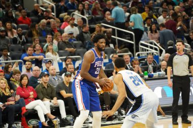 Orlando Magic 27 Aralık 2019 Cuma günü Orlando, Florida 'daki Amway Arena' da Philadelphia 76ers 'a ev sahipliği yapıyor..