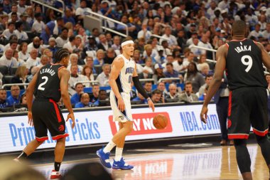Orlando Magic 19 Nisan 2019 Cuma günü Orlando Florida 'daki Amway Arena' daki NBA Playoff 1 'de Toronto Rapçileri' ne ev sahipliği yapıyor.