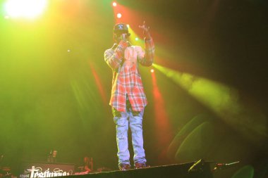 R & B Şarkıcısı Usher 12 Aralık 2014 'te Orlando Florida' daki Amway Center 'da sahne alacak..  