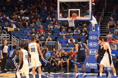 Orlando Magic 10 Ekim 2018 tarihinde Orlando Florda 'daki Amway Center' da Memphis Grizzilies 'e ev sahipliği yaptı..  