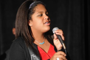 Yargıç Glenda Hatchett 22 Ekim 2014 'te Orlando Florida' daki İnanç Sempozyumu sırasında konuştu.