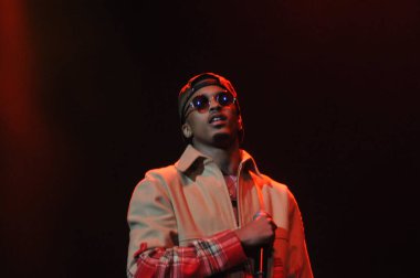 R & B Şarkıcısı Usher 12 Aralık 2014 'te Orlando Florida' daki Amway Center 'da sahne alacak..  