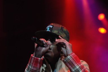 R & B Şarkıcısı Usher 12 Aralık 2014 'te Orlando Florida' daki Amway Center 'da sahne alacak..  