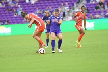 Orlando Pride, 22 Nisan 2018 'de Florida, Orlando' daki Exploria Stadyumu 'nda Houston Dash' e ev sahipliği yaptı..  