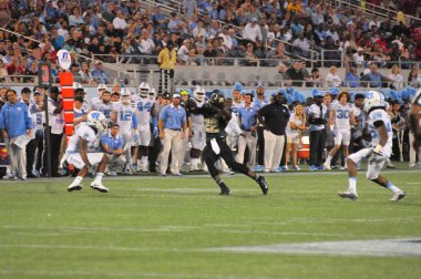 Kuzey Carolina 29 Aralık 2015 tarihinde Orlando Florida 'daki Kamp Dünya Stadyumu' nda oynanan Russell Atletizm Kupası 'nda Baylor ile karşılaşacak..