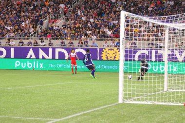 Orlando City SC, 8 Mayıs 2015 'te Florida' daki Kamp Dünyası Stadyumu 'nda Los Angeles Galaksisi' ne ev sahipliği yaptı.. 