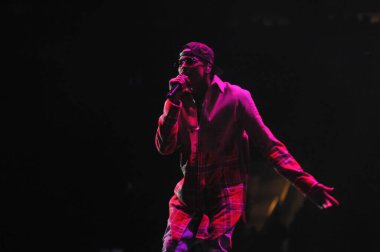 R & B Şarkıcısı Usher 12 Aralık 2014 'te Orlando Florida' daki Amway Center 'da sahne alacak..  