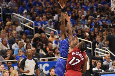 Orlando Magic 17 Ekim 2018 'de Orlando Florida' daki Amway Center 'da Miami Heat' i sunar..