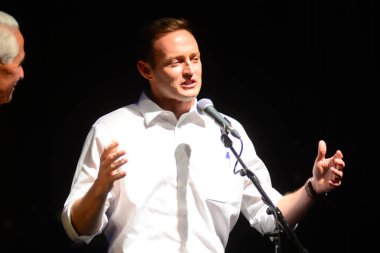 Şarkıcı Jon Bon Jovi, 5 Kasım 2016 'da St. Petersburg Florida' da Devlet Street Theater in Support of HIllary Clinton 'ın Başkan İhalesi' nde sahne alıyor.