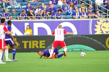 Orlando City SC, 6 Mayıs 2016 'da Orlando Florida' daki Dünya Kampı Stadyumu 'nda New York Red Bulls' a ev sahipliği yaptı..  