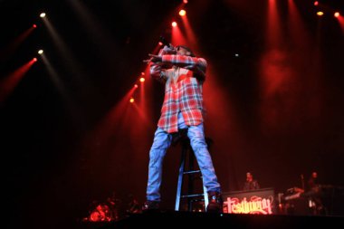 R & B Şarkıcısı Usher 12 Aralık 2014 'te Orlando Florida' daki Amway Center 'da sahne alacak..  