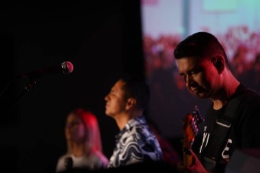 Miel San Marcos grubu 28 Temmuz 2019 tarihinde Tampa Florida 'daki Iglesia de Dios Pentecostal' da sahne almaktadır. 