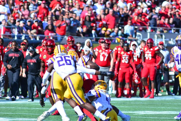 Lsu Зустрічається Луїсвіллом Під Час Citrus Bowl Стадіоні Camping World — стокове фото