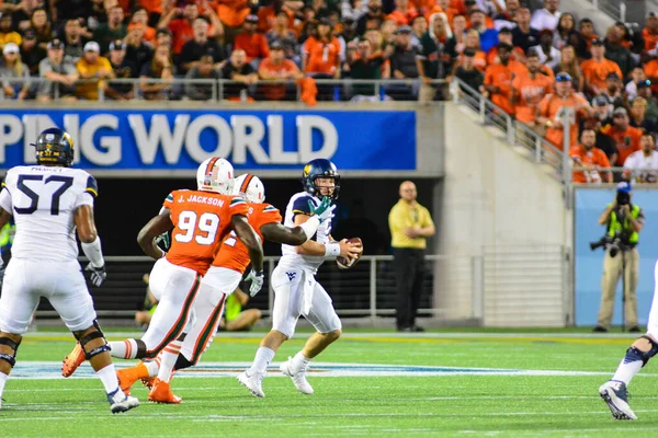 West Virginia Mountaineers Enfrentam Miami Hurricanes Durante 71St Russell Bowl — Fotografia de Stock