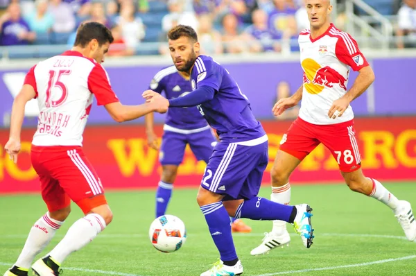 Orlando City SC, 6 Mayıs 2016 'da Orlando Florida' daki Dünya Kampı Stadyumu 'nda New York Red Bulls' a ev sahipliği yaptı.. 