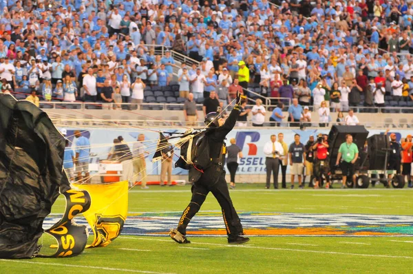 Severní Karolína Čelí Baylor Během Russell Athletic Bowl Stadionu Camping — Stock fotografie