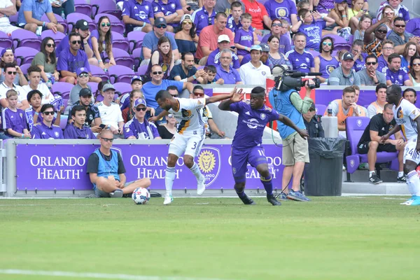 Orlando City 15 Nisan 2017 'de Florida, Orlando' daki Citrus Bowl 'da Los Angeles Galaksisine ev sahipliği yaptı..  