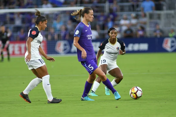 Orlando Pride, 23 Mayıs 2018 'de Orlando Florida' daki Exploria Stadyumu 'nda Kuzey Carolina Cesareti' ne ev sahipliği yapmaktadır..  