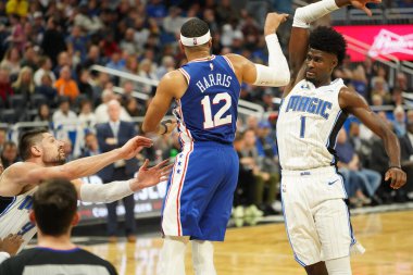 Orlando Magic 27 Aralık 2019 Cuma günü Orlando, Florida 'daki Amway Arena' da Philadelphia 76ers 'a ev sahipliği yapıyor..