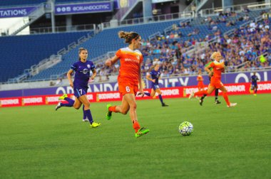 Orlando Pride sunucusu Houston Dash 23 Haziran 2016 'da Orlando Florida' daki Dünya Kampı Stadyumu 'nda..