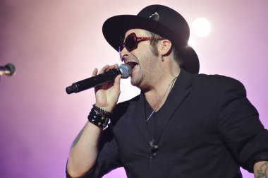 Christian Rock Bands Audio Adrenaline ve Kutless 23 Mart 2014 'te Osceola Sahne Sanatları Merkezi Kissimmee, FL' de sahne almaktadır..  