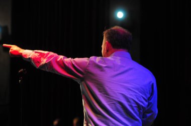 Şarkıcı Jon Bon Jovi, 5 Kasım 2016 'da St. Petersburg Florida' da Devlet Street Theater in Support of HIllary Clinton 'ın Başkan İhalesi' nde sahne alıyor.