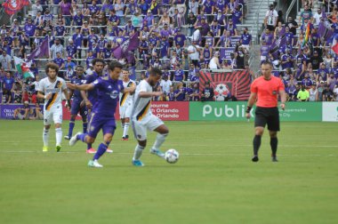 Orlando City 15 Nisan 2017 'de Florida, Orlando' daki Citrus Bowl 'da Los Angeles Galaksisine ev sahipliği yaptı..