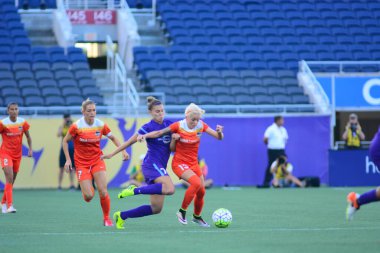 Orlando Pride sunucusu Houston Dash 23 Haziran 2016 'da Orlando Florida' daki Dünya Kampı Stadyumu 'nda..