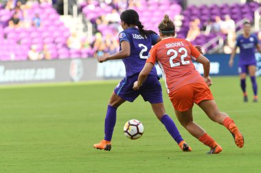 Orlando Pride, 22 Nisan 2018 'de Florida, Orlando' daki Exploria Stadyumu 'nda Houston Dash' e ev sahipliği yaptı..  