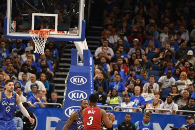 Orlando Magic 17 Ekim 2018 'de Orlando Florida' daki Amway Center 'da Miami Heat' i sunar..