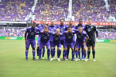 Orlando City 15 Nisan 2017 'de Florida, Orlando' daki Citrus Bowl 'da Los Angeles Galaksisine ev sahipliği yaptı..  