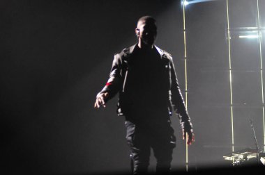 R & B Şarkıcısı Usher 12 Aralık 2014 'te Orlando Florida' daki Amway Center 'da sahne alacak..  