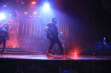 R & B Şarkıcısı Usher 12 Aralık 2014 'te Orlando Florida' daki Amway Center 'da sahne alacak..  