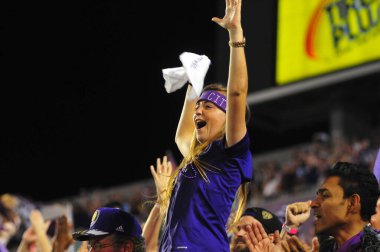 Orlando City SC, 8 Mayıs 2015 'te Florida' daki Kamp Dünyası Stadyumu 'nda Los Angeles Galaksisi' ne ev sahipliği yaptı.. 