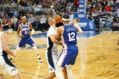 Orlando Magic 27 Aralık 2019 Cuma günü Orlando, Florida 'daki Amway Arena' da Philadelphia 76ers 'a ev sahipliği yapıyor..