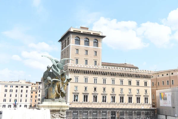 Widok Ulicę Elewacjami Pięknych Budynków Widok Miasto Włochy — Zdjęcie stockowe