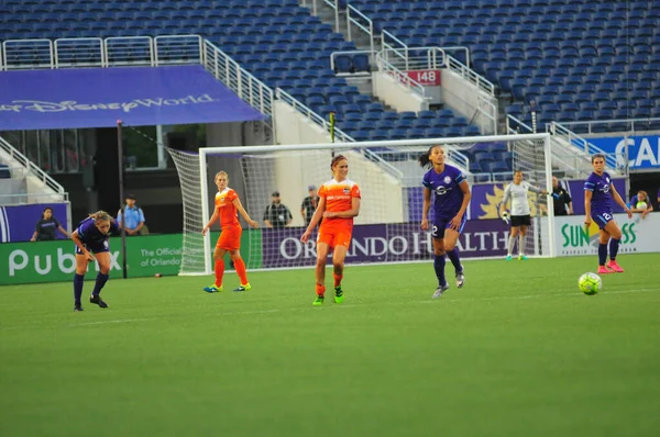 Orlando Pride sunucusu Houston Dash 23 Haziran 2016 'da Orlando Florida' daki Dünya Kampı Stadyumu 'nda..