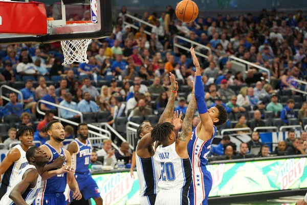 Orlando Magic 13 Ekim 2019 'da Florida, Orlando' daki Amway Center 'da Philadelphia 76ers' a ev sahipliği yaptı..  